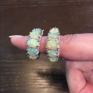 Beautiful Ethiopian Opal earnings, never worn.